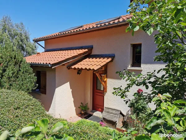 Maison 6 pièces 155 m². Planfoy 42660