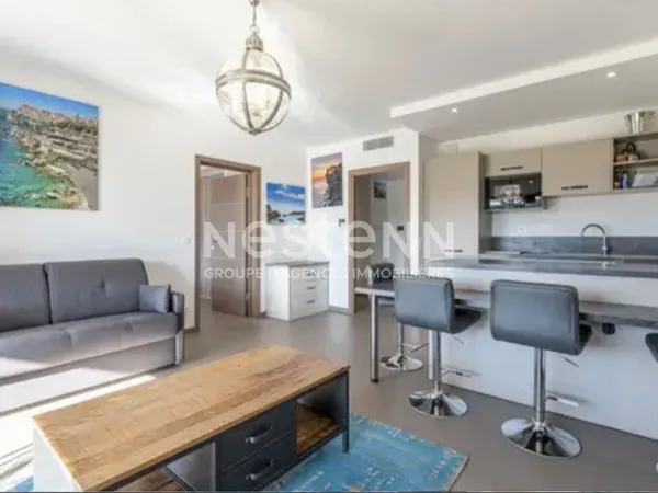 Appartement T2 dans une résidence avec piscine et tennis.