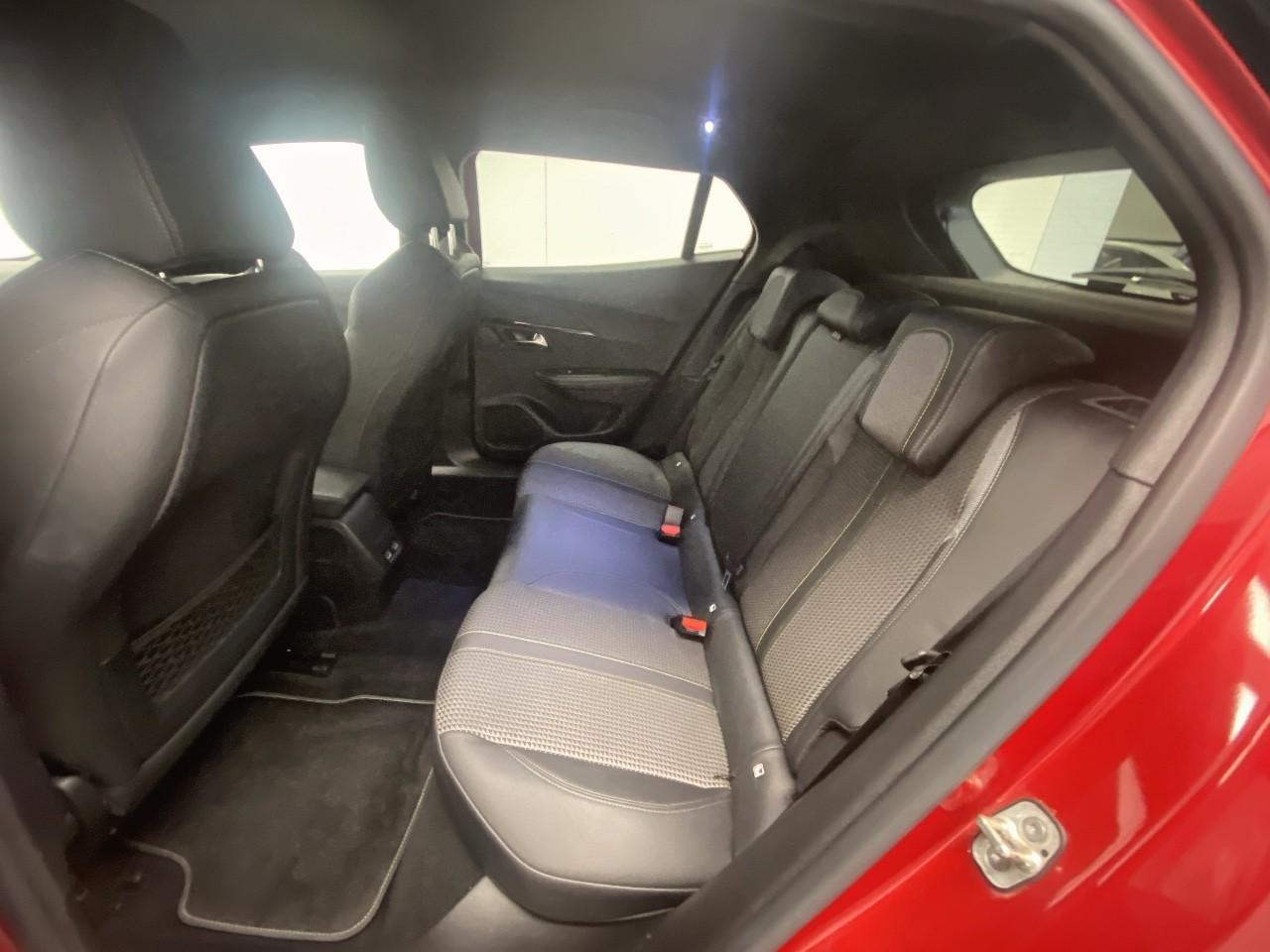 Peugeot 2008 bluehdi 130 s&s eat8 gt — photo 10