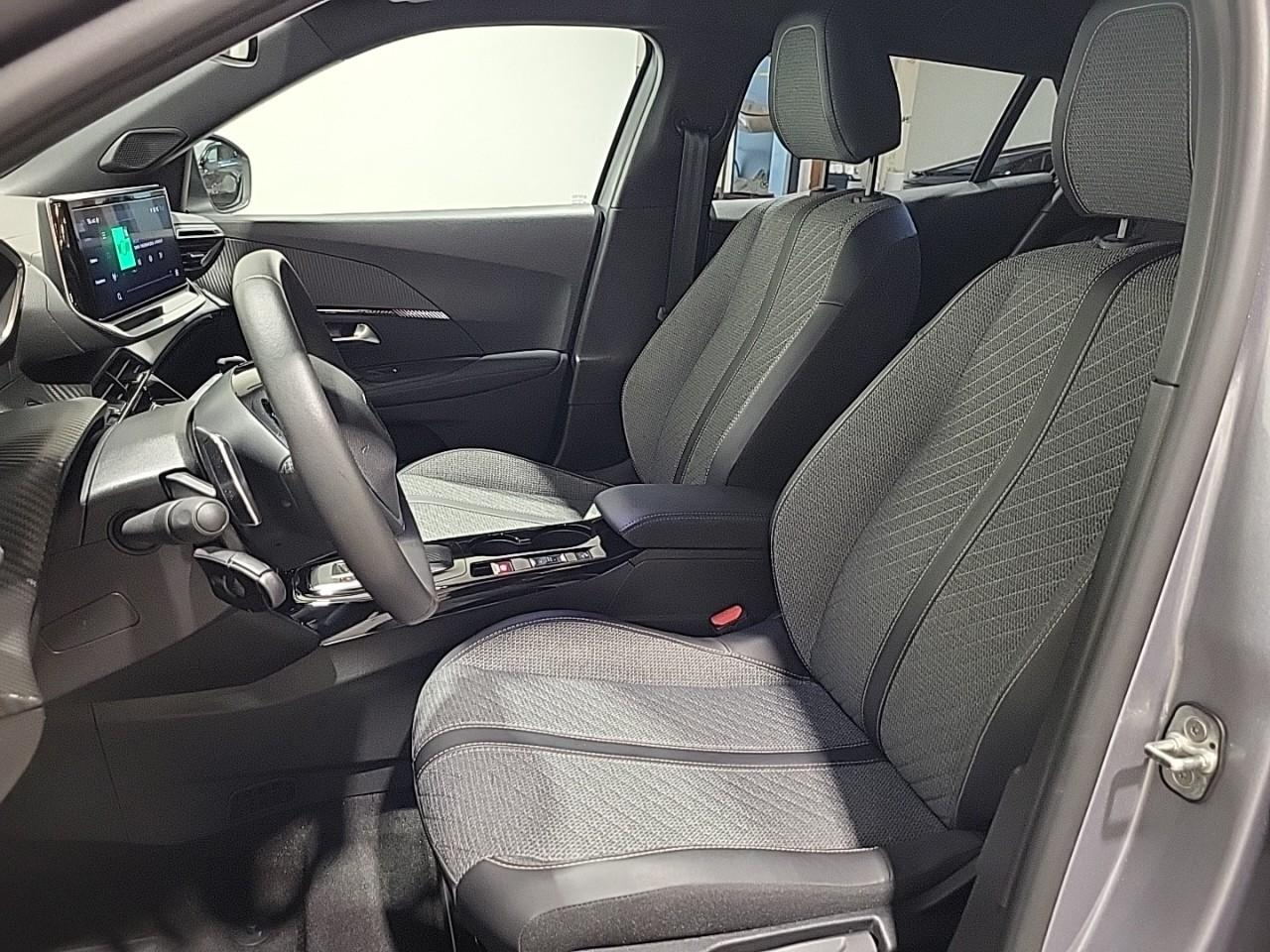 Peugeot 2008 hybrid 145 e-dcs6 allure — photo 10
