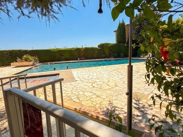 NICE LE RAY Beau T2 avec piscine, tennis, grand balcon, c