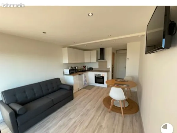 Jolie studio rénové avec terrasse proche mer