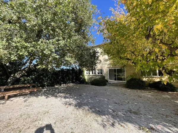 Maison 9 pièces 300 m²