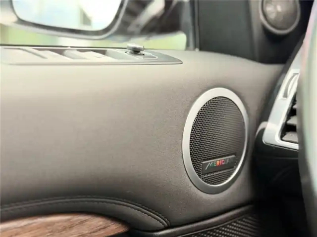 Land Rover Discovery mark iii sd4 2.0 240 ch — photo 23