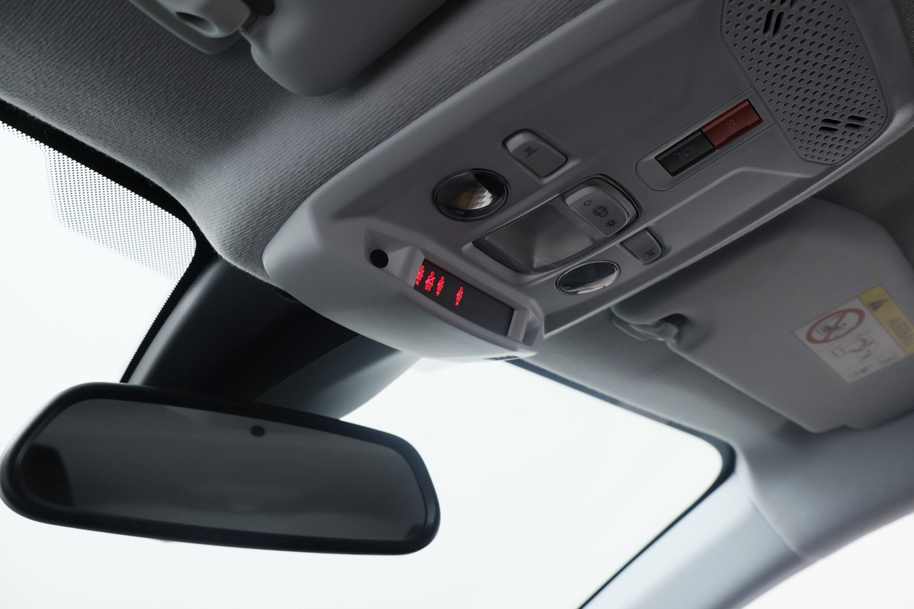 Peugeot 208 — photo 29
