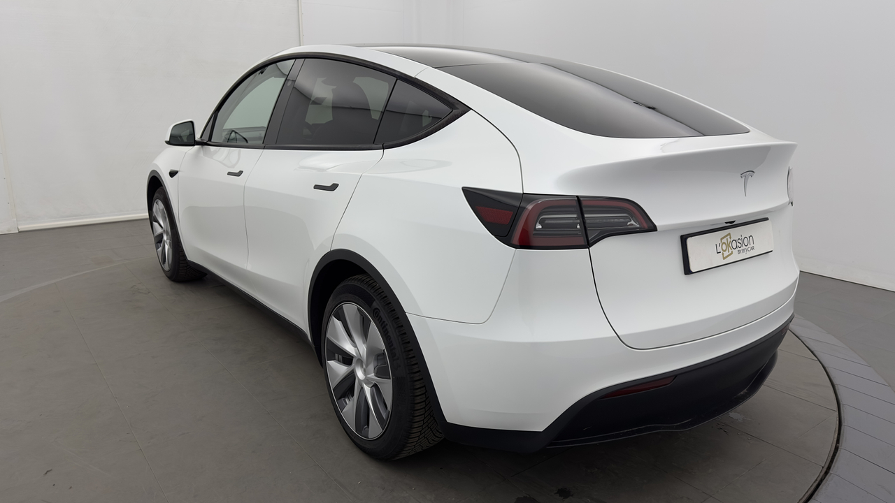 Tesla MODEL Y Standard RWD — photo 3