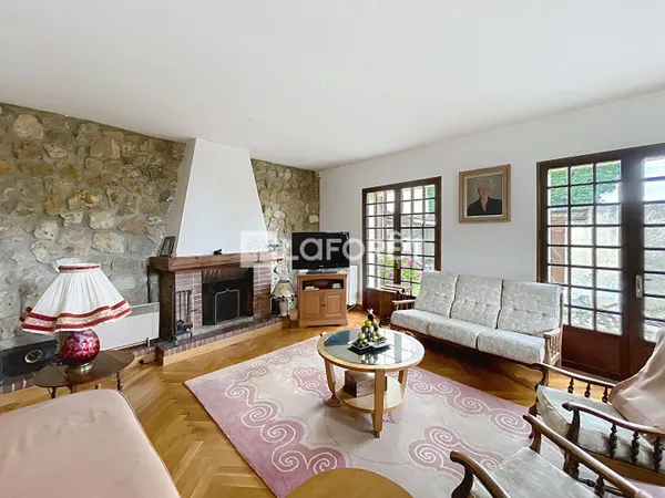Maison 8 pièces 230 m²