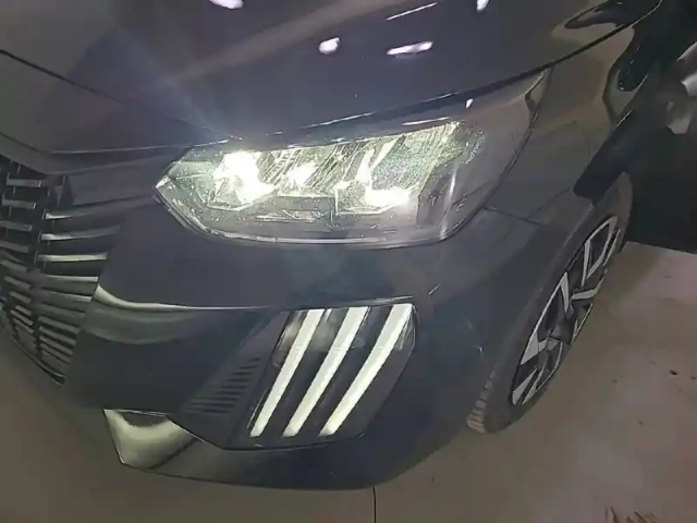 Peugeot 208 puretech 100 s&amp;s bvm6 — photo 16
