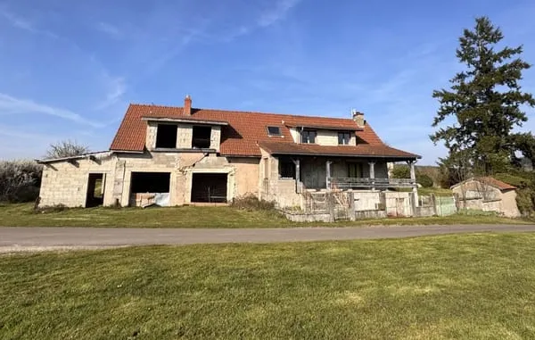 Maison indépendante à la lisière du village avec possibilités d'activités