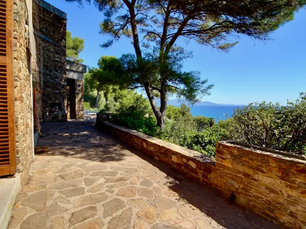 CAP BÉNAT — GAOU BÉNAT PROPRIÉTÉ D'EXCEPTION À RÉNOVER, VUE MER