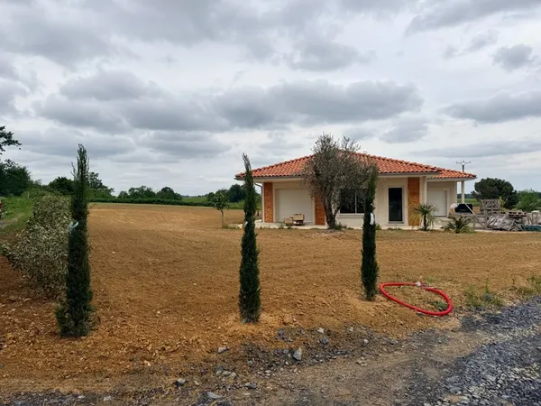 Maison neuve très haut de gamme (RE 2020- DPE A/A) de 5 pièces avec garage à 5 KMS de NOGARO (32) à 