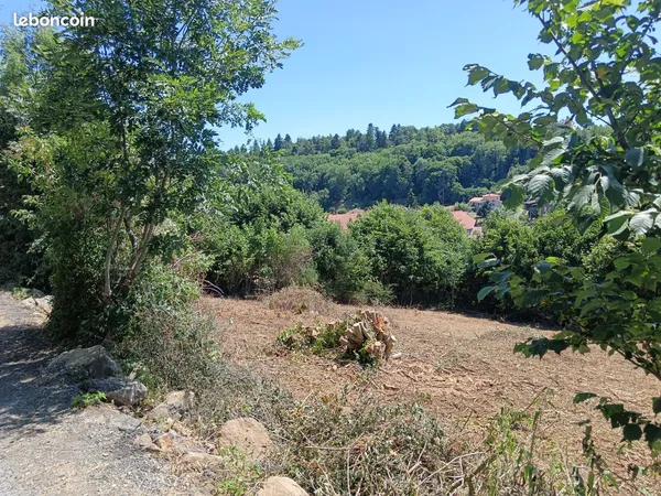 Terrain constructible de 1360m²