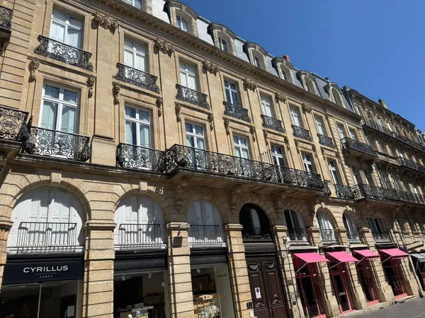 Bureau 140 m²