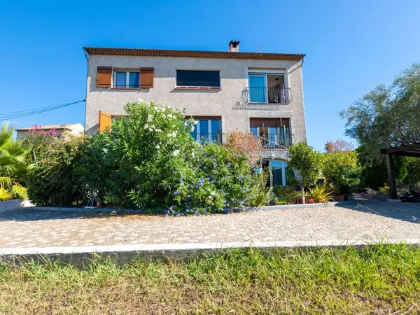 VILLENEUVE-LOUBET VILLAGE  Immeuble de rapport meublé