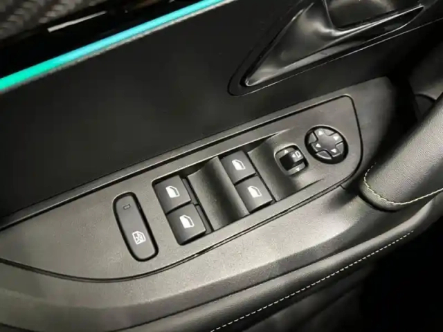 Peugeot 2008 1.2 puretech 130ch s&amp;s gt — photo 10