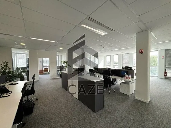 Bureau 571 m²