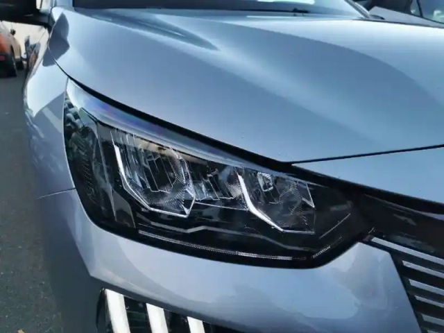 Peugeot 208 electrique 50 kwh 136ch — photo 36