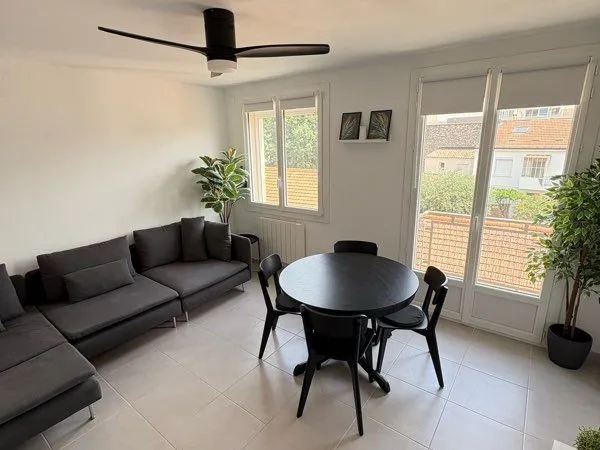 Chambre meublée Centre-ville de Nîmes - 400 CC