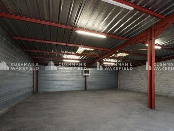 Local d'activité 222 m²