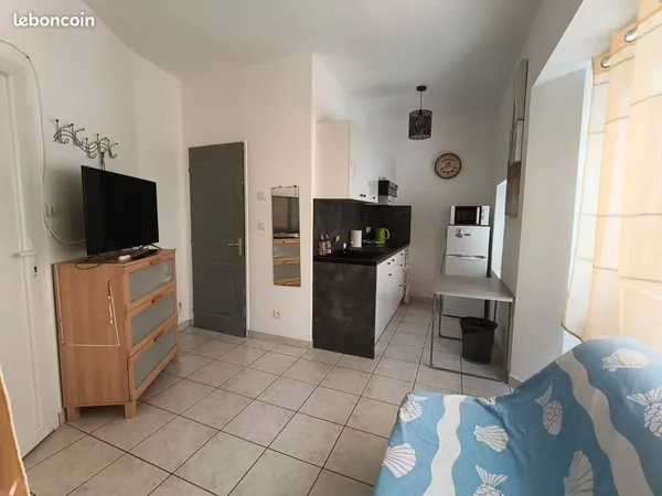 Petit studio meublé