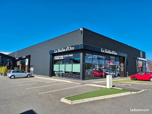 Local commercial à louer 400m² et 350m² emplacement n°1