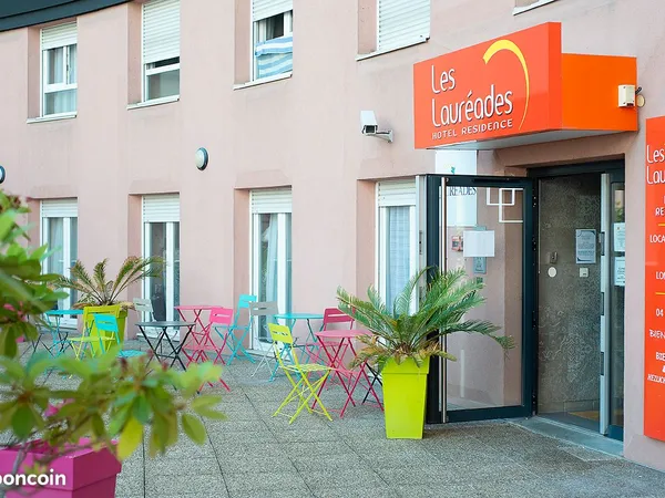 Studio / Appart' meublé étudiant - Centre Jaude - APL - Wi-Fi - Tram à 2 min