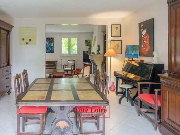 Maison 7 pièces 196 m²