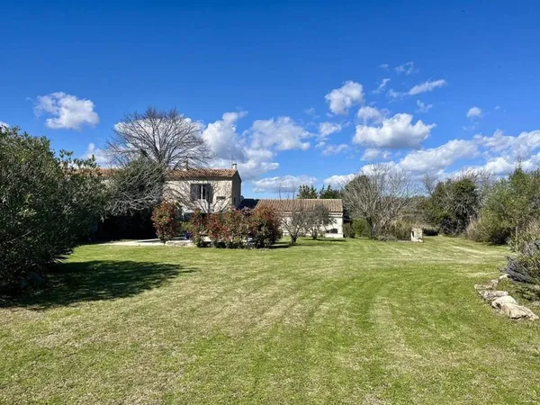 Mas provençal 5 pièces 122 m²