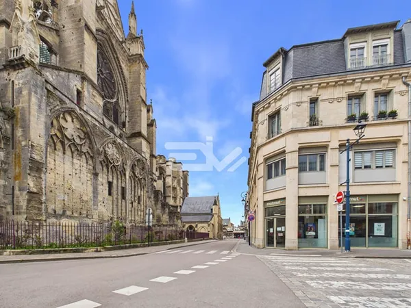 Immeuble de rapport - coeur de Soissons - local commercial et appartements, de nouveau à la vente su