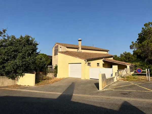 Location appartement T3 bis entièrement rénové à Trèbes avec place de parking couverte et sécurisée