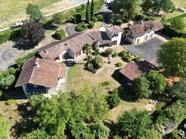 Maison 12 pièces 390 m²