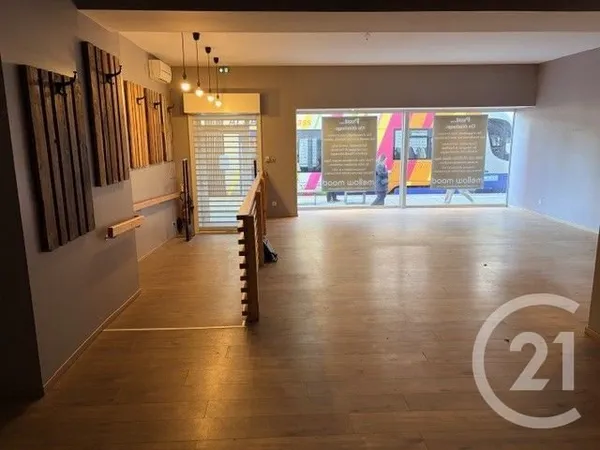 Local commercial 107 m²