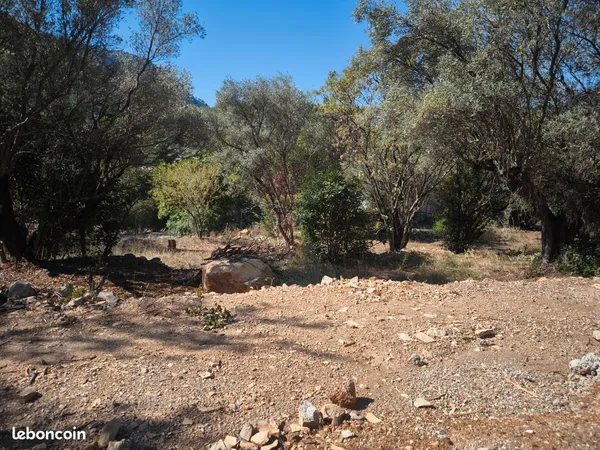 Terrain constructible 418 m² - Le Revest - Vue Faron