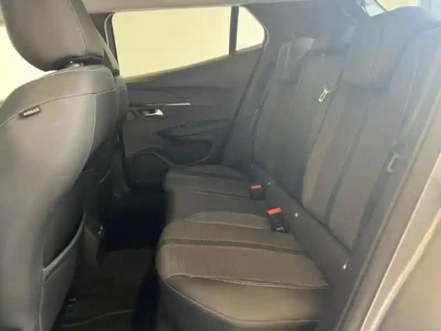 Peugeot 2008 e- 136ch allure pack — photo 10
