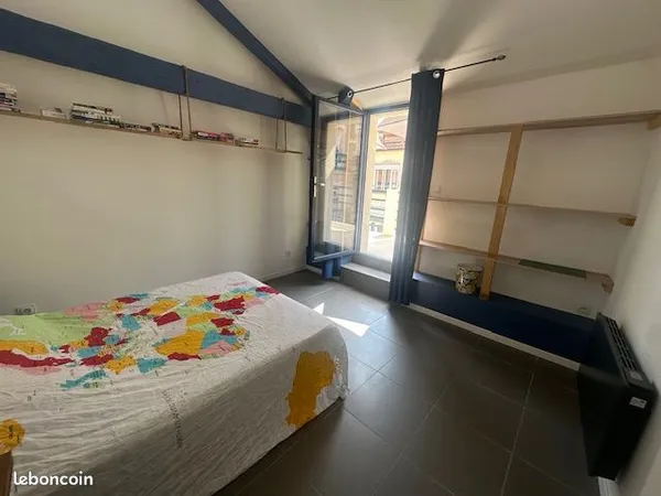 Chambre dans maison équipée avec terrasse et garage vélo