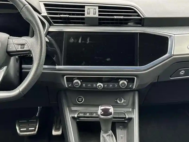 Audi Q3 35 tfsi 150 ch s tronic 7 s line — photo 10
