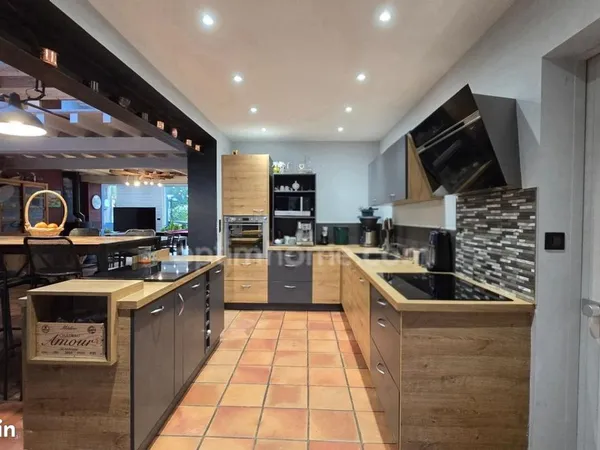 Maison 10 pièces 230 m²