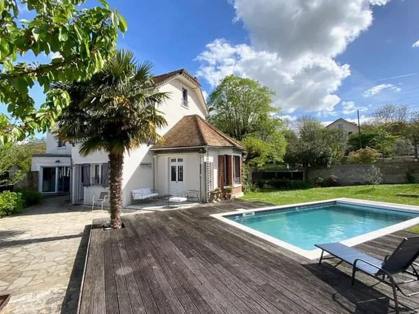 Maison 8 pièces 202 m²
