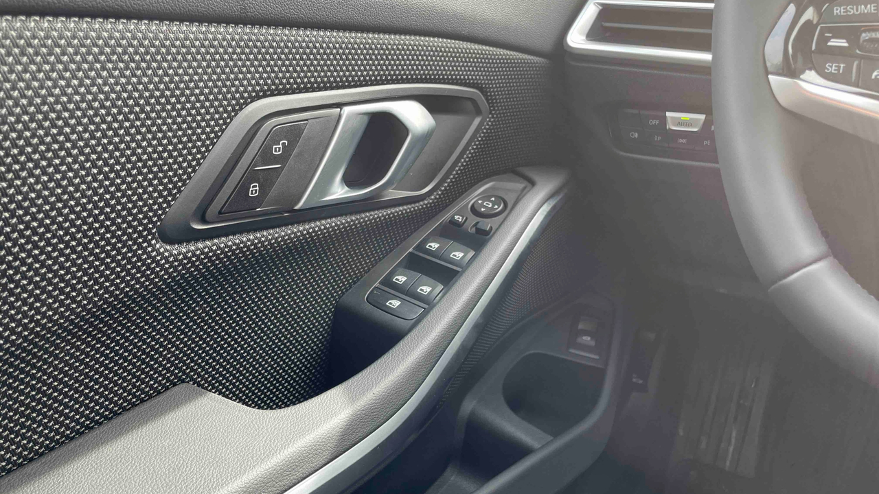 BMW Touring 318i 156 ch BVA8 — photo 26