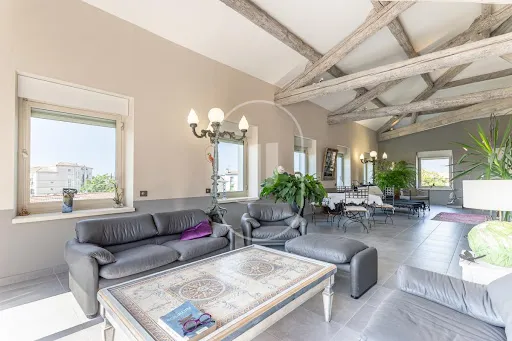 Appartement 302 m²