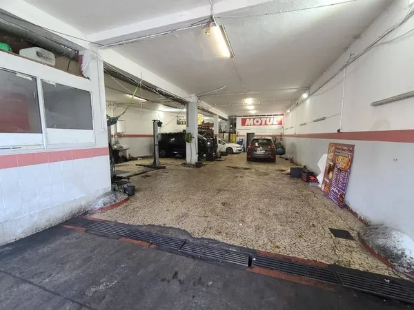 Local commercial 304 m²