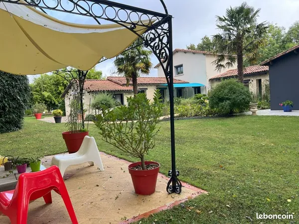 Ensemble immobilier 12 pièces 270 m²