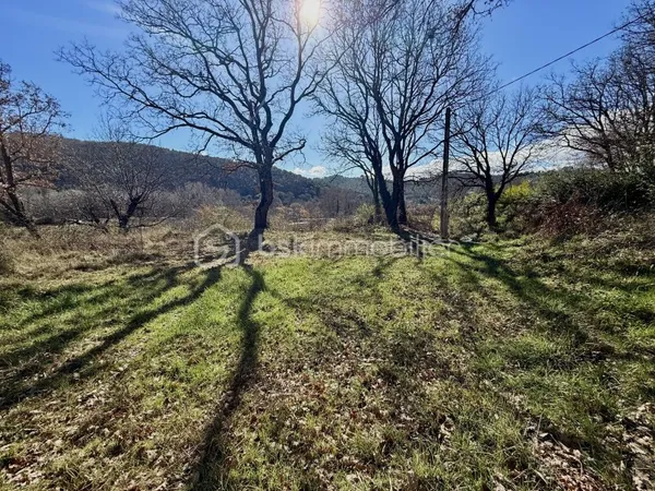 Terrain 634 m²