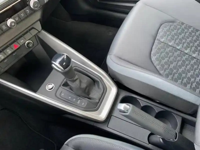 Audi A1 sportback 30 tfsi 116ch design s tronic 7 — photo 8