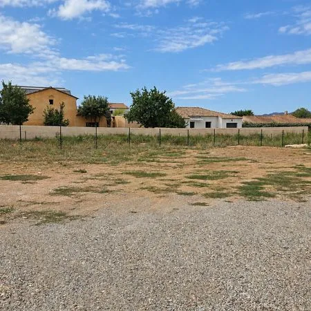 Joli terrain plat de 500m² dans le village