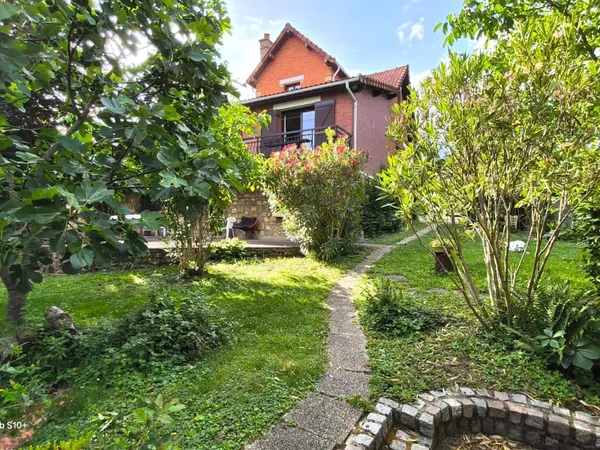 MAISON FAMILIALE DE CARACTÈRE - 7 PIÈCES - JARDIN - DÉPENDANCES - PROCHE PARIS : Argenteuil, Quartie