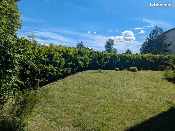 Superbe appartement T3 (ancien T4) en rez-de-jardin - près de 300 m² de jardin, un garage, une place