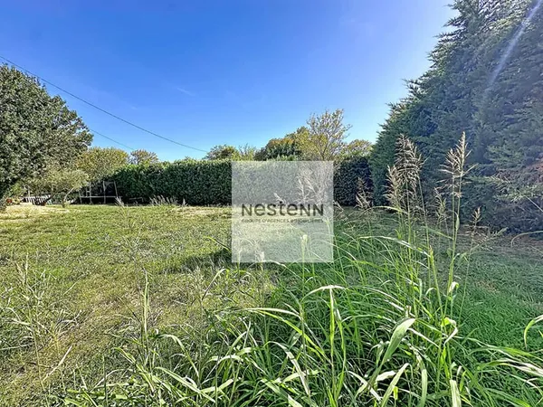 EYGUILIÈRES ? TERRAIN À BÂTIR DE 882 M²