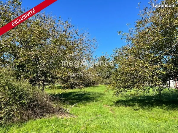 Terrain 890 m² CHATEAU-L'EVEQUE