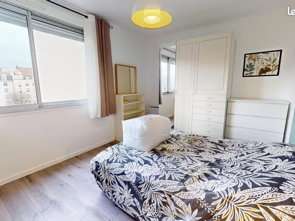Chambre 6 pièces 104 m²